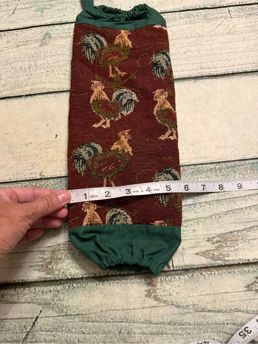 Sacsoc rooster tapestry plastic bag holder is a rustic farmhouse style dispenser